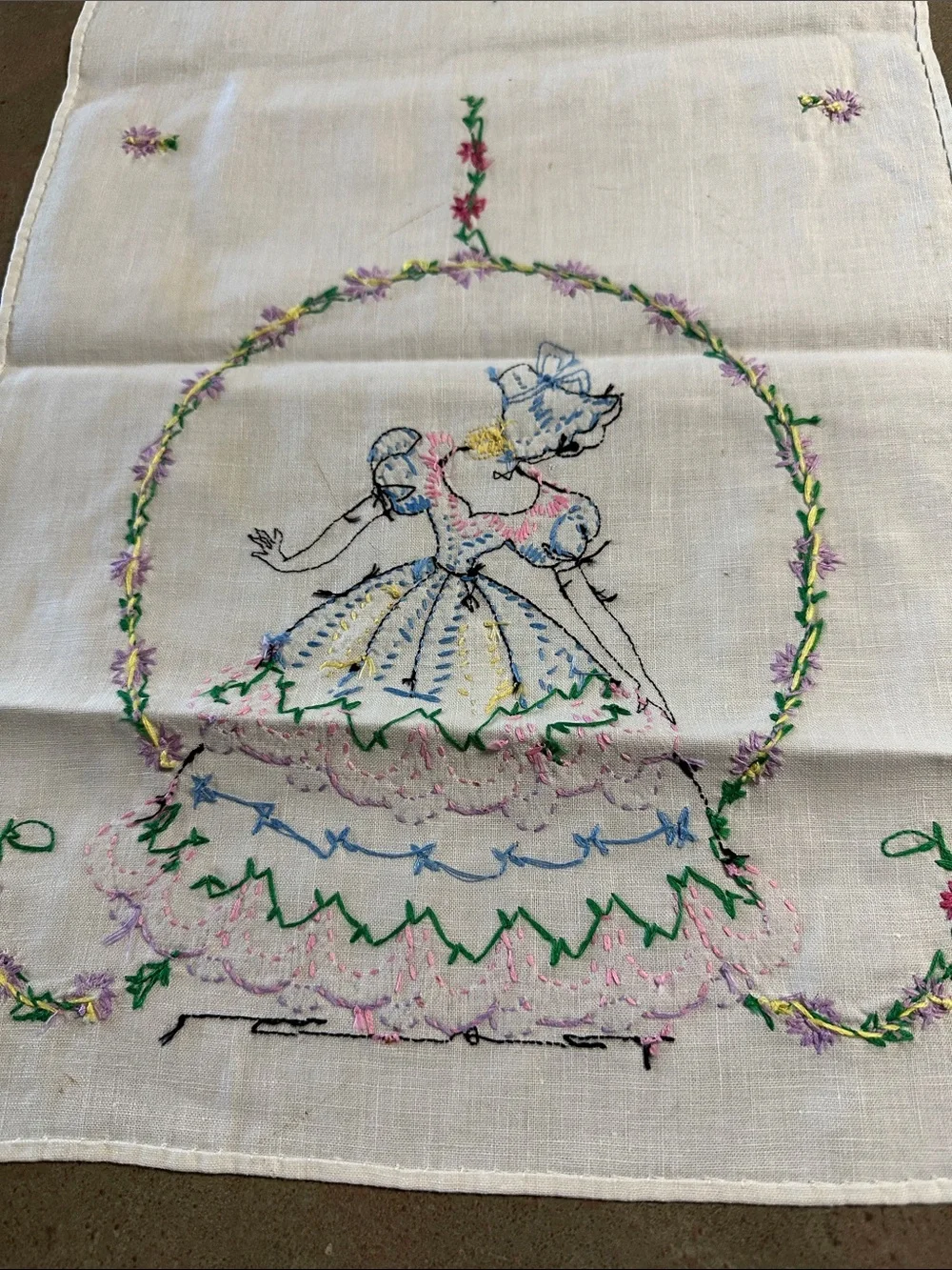 Vintage Hand Embroidered Southern Belle Table Runner 42”